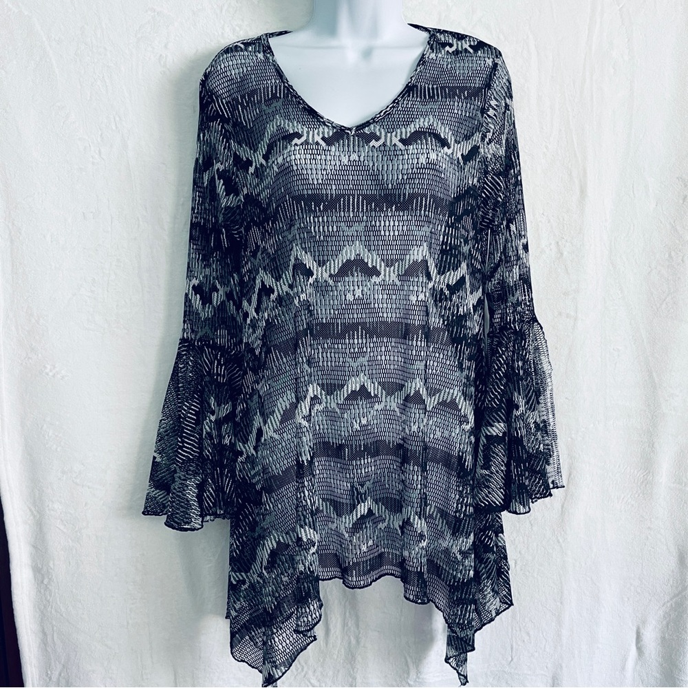 Black and White Patterned Tunic Top